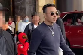 汪涵带儿子现身，小沐沐全副武装不见脸，小小年纪明星范十足图片