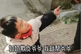 妈和爸打架你帮谁？四岁萌娃两边不得罪，“我和爸爸都打不过你”图片