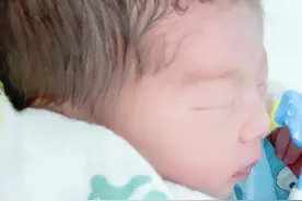 新生儿什么样的便便比较健康？“胎便”是个啥？图片