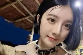 小说：她一脸犯花痴的样子图片