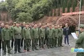 英烈精神万古传！汨罗20名越战老兵缅怀烈士图片