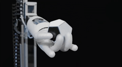 德国制造的仿人机械手，拥有十二个自由度，高度还原人手动作