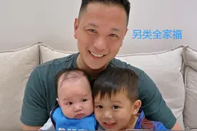 胡杏儿丈夫晒“另类全家福”，三宝头发有点秃，被夸“聪明绝顶”图片