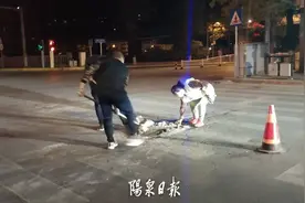 点赞！为阳泉夜晚街头的这一幕……图片