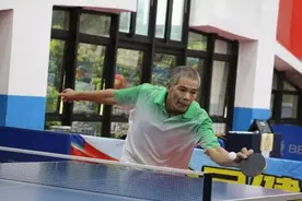 上岁数的老年人打乒乓球的6大好处，需要注意的3个禁忌图片