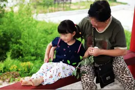 姥姥带大的外孙却和奶奶更亲，真相很讽刺：费力不讨好图片