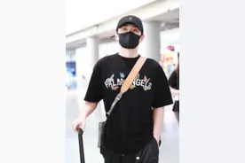 沈腾与周扬青品味相同？机场秀上衣撞衫，汪苏泷也来凑热闹图片