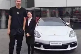 CBA球员开法拉利保时捷，为何他只有一辆电动车？曾捐出52万图片