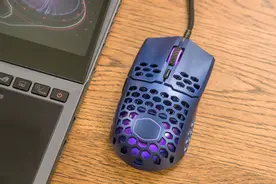 轻量化设计兼具RGB光效，酷冷至尊MM711鼠标图赏图片