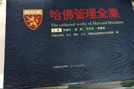 废品站淘货捡漏，以为是普通书，结果是一盒精品邮票图片