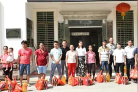心系贫困户，节前送温暖——傅铮检察长带队赴扶贫包点村开展慰问图片