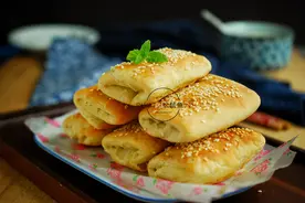 我家最近常做这烧饼，层次丰富香酥可口，不用发酵做法简单图片