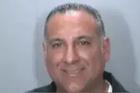 洛杉矶被盗车辆摇身一变成警车，一年后才被发现，原来小偷就在警局上班 | 潇湘晨报世界观图片