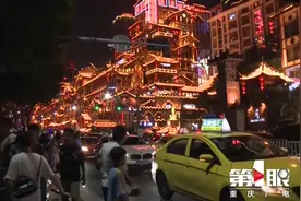 与红旗合影，为祖国点赞，巴渝大地深情祝福祖国图片
