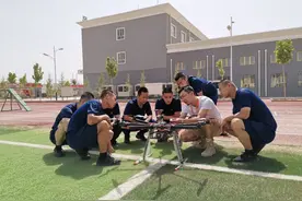 和田支队组织开展无人机模拟器飞行训练图片