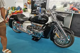 挂美国车牌当年卖19万，定制版本田NRX1800车展亮相却无人识图片