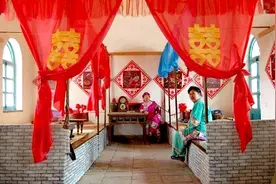 老关东为什么有“两铺大炕面面对，公婆儿媳顶头睡”的习俗呢图片