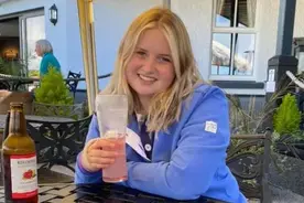 英国少女威尔士度假探亲，没想到被蜘蛛咬伤，险些全身感染丧命图片