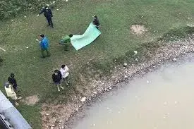 越南90后母亲带着三个孩子出门后再也没回来，家人只等来尸体图片