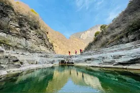 郑州驴友徒步小蛇谷穿越青龙山大峡谷图片