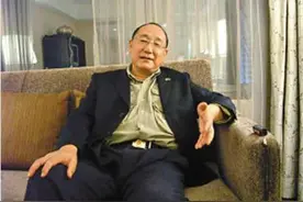 非洲唯一的华人酋长：原是上海老师，如今在非洲有自己部落和军队图片