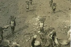 男人地下挖煤，孩子光脚门前坐！日本人拍下的大同煤矿工的生活图片