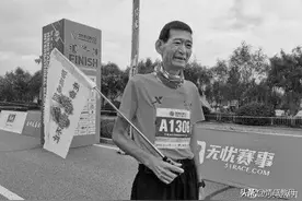 贺明：跑马抗癌斗士，生前完成61场马拉松，最后一场边跑边咳血图片