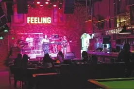 河南郑州复工后的酒吧、KTV：每隔1小时消杀，市民消费有顾虑图片