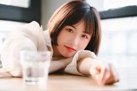 故事：离异后19岁小奶狗男神黏上来，他太会撩，不久我再坠入爱河图片