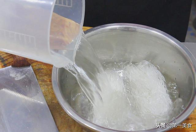 一把粉丝，几根菠菜，大厨教你清爽有营养凉拌做法，能做年夜饭