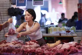 山西老大姐开猪肉店，利用“一折猪肉”，年赚100万，思路还挺活图片