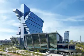 广州超奇葩的建筑，投资50亿元建造，却被人吐槽像压着棺材板图片