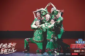本周《百变达人》给你最好看的秀： 在雨中绸吊里遇见爱情图片
