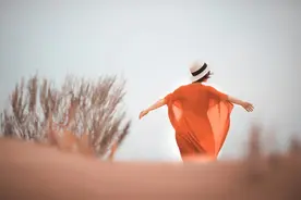 杨绛：永远不要仰望别人的幸福图片