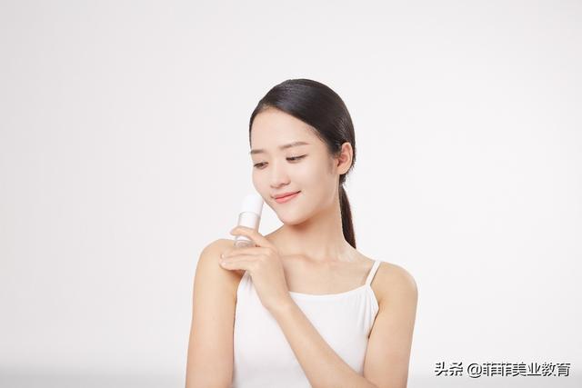 先涂身体乳还是先涂妆前乳