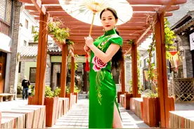 我见青山多妩媚，料青山见我应如是图片