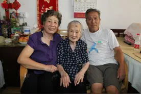 70岁以上的退休教师有补贴吗？图片