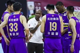 名场面！马布里终场前喊出争议口号 赛后大笑故意装傻 再给出解释图片