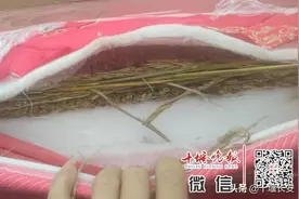 十堰男子4500元买回床垫，拆开后惊呆了！相关部门：立即停产图片