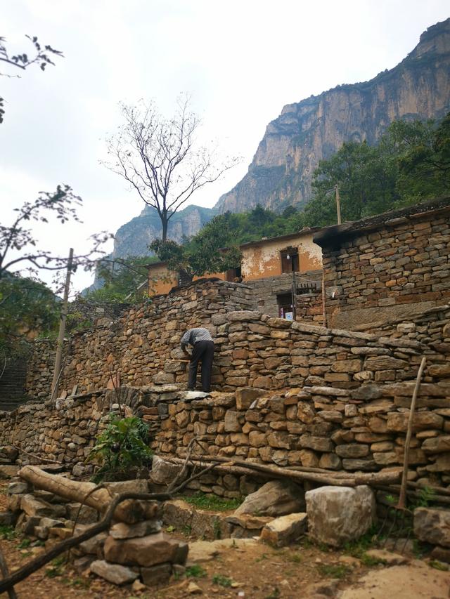 自驾免费好去处,距离郑州3小时,太行天路上的石头村