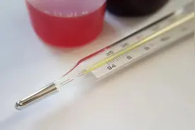 体温计打碎后，孩子不小心把水银吞下去了……怎么办？图片