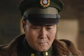 塔山阻击战结束，国民党军走上阵地，士兵：将来我们也这样做图片