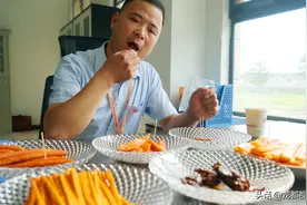 我叫李自力，是个一年吃万根辣条，百万年薪却挖不走的“试吃员”图片