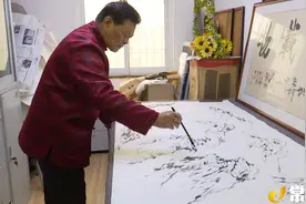 常德画家，从小用树枝在地上作画，多幅作品被国家博物馆收藏图片