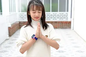 森蝶腿部线条令人羡慕，这个年仅12岁的女孩，运动装超有元气图片