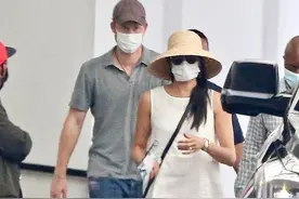 梅根终于秀二胎孕肚啦！穿白裙美成少女，哈里跟在身后表情超委屈图片