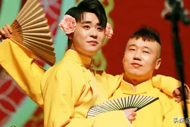 著名作家发文讽刺张云雷，称其戴耳钉不够“阳刚”，遭网友怒怼图片