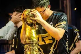 UZI赚5000万，“问题少年”成火炬手，李晓峰父亲：电竞不是邪路图片