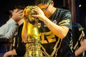 UZI赚5000万，“问题少年”成火炬手，李晓峰父亲：电竞不是邪路图片