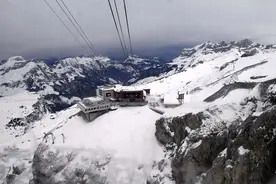 冰山上那具五千年前的遗体，当时遇到了什么，为何拼命往山上跑？图片